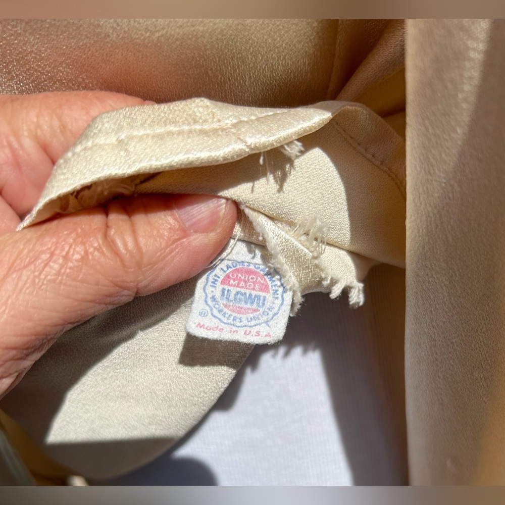 1970s LEE JORDAN NEW YORK vintage pussywillow tie ribbon cream satin blouse - Picture 7 of 7